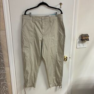 NWT Style & Co. Beige Capris with Drawstring Hem in Sz 16